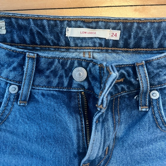 Levi's - Picture 2 of 4